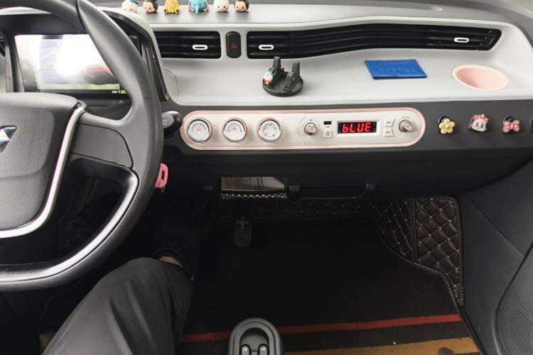 Used Wuling Hongguang MINIEV 2021 Macaron Premium Model – Lithium Iron Phosphate Audio And AC Panel