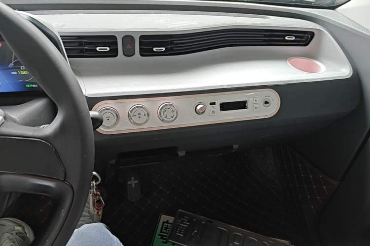 Used Wuling Hongguang MINIEV 2021 Macaron Sandwich Model 170 km Lithium Iron Phosphate Audio And AC Panel