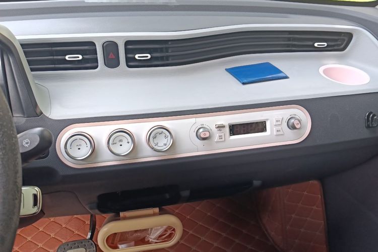 Used Wuling Hongguang MINIEV 2021 Macaron Premium Model – Lithium Iron Phosphate Audio And AC Panel