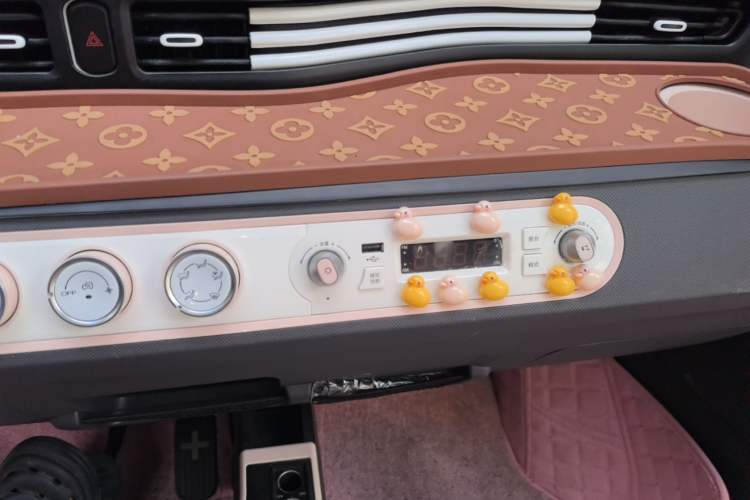 Used Wuling Hongguang MINIEV 2021 Macaron Premium Model – Lithium Iron Phosphate Audio And AC Panel