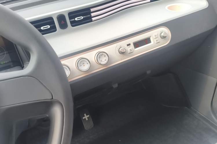 Used Wuling Hongguang MINIEV 2021 Macaron Fashion Model Lithium Iron Phosphate Audio And AC Panel
