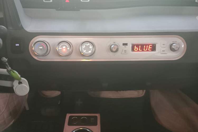 Used Wuling Hongguang MINIEV 2021 Macaron Fashion Model Lithium Iron Phosphate Audio And AC Panel