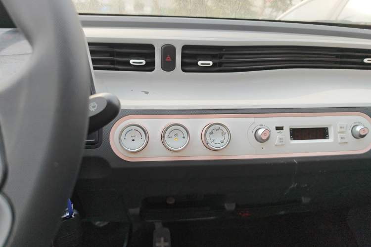 Used Wuling Hongguang MINIEV 2021 Macaron Premium Model – Lithium Iron Phosphate Audio And AC Panel