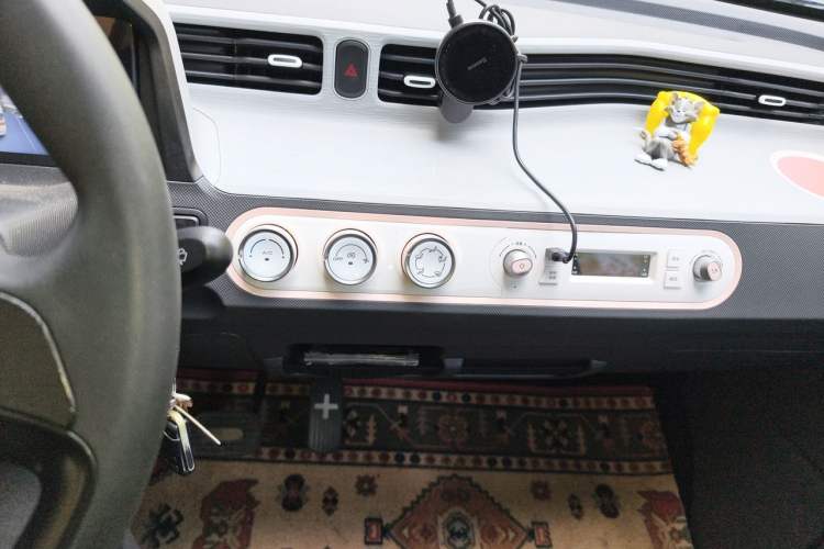 Used Wuling Hongguang MINIEV 2021 Macaron Premium Model – Lithium Iron Phosphate Audio And AC Panel