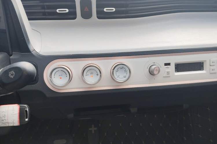 Used Wuling Hongguang MINIEV 2021 Macaron Premium Model – Lithium Iron Phosphate Audio And AC Panel