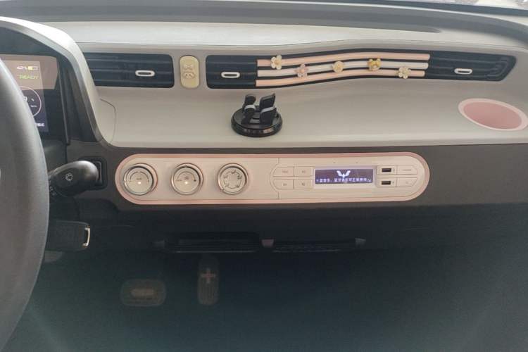 Used Wuling Hongguang MINIEV 2021 Macaron Premium Model – Lithium Iron Phosphate Audio And AC Panel
