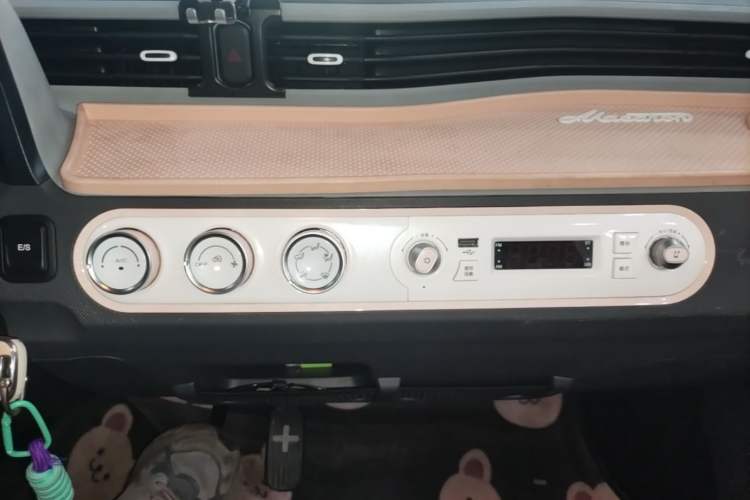 Used Wuling Hongguang MINIEV 2021 Macaron Premium Model – Lithium Iron Phosphate Audio And AC Panel