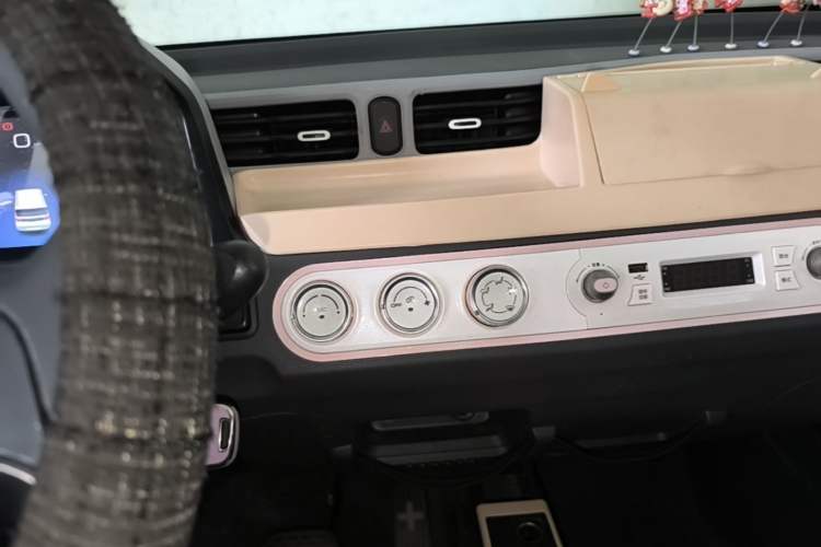 Used Wuling Hongguang MINIEV 2021 Macaron Premium Model – Lithium Iron Phosphate Audio And AC Panel