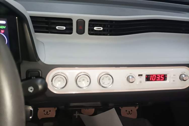 Used Wuling Hongguang MINIEV 2021 Macaron Premium Model – Lithium Iron Phosphate Audio And AC Panel