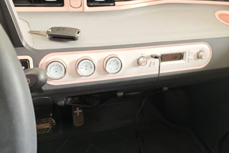 Used Wuling Hongguang MINIEV 2021 Macaron Fashion Model Lithium Iron Phosphate Audio And AC Panel
