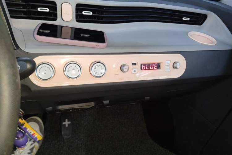 Used Wuling Hongguang MINIEV 2021 Macaron Premium Model – Lithium Iron Phosphate Audio And AC Panel