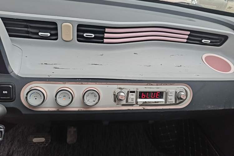 Used Wuling Hongguang MINIEV 2021 Macaron Premium Model – Lithium Iron Phosphate Audio And AC Panel