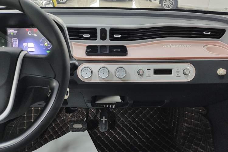 Used Wuling Hongguang MINIEV 2021 Macaron Premium Model – Lithium Iron Phosphate Audio And AC Panel