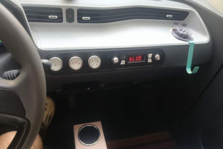 Used Wuling Hongguang MINIEV 2021 Macaron Premium Model – Lithium Iron Phosphate Audio And AC Panel