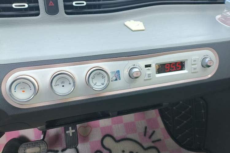 Used Wuling Hongguang MINIEV 2021 Macaron Premium Model – Lithium Iron Phosphate Audio And AC Panel