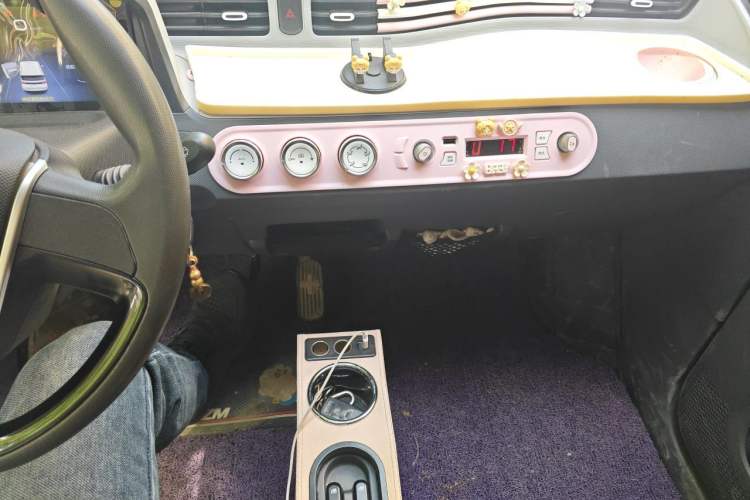 Used Wuling Hongguang MINIEV 2021 Macaron Fashion Model Lithium Iron Phosphate Audio And AC Panel