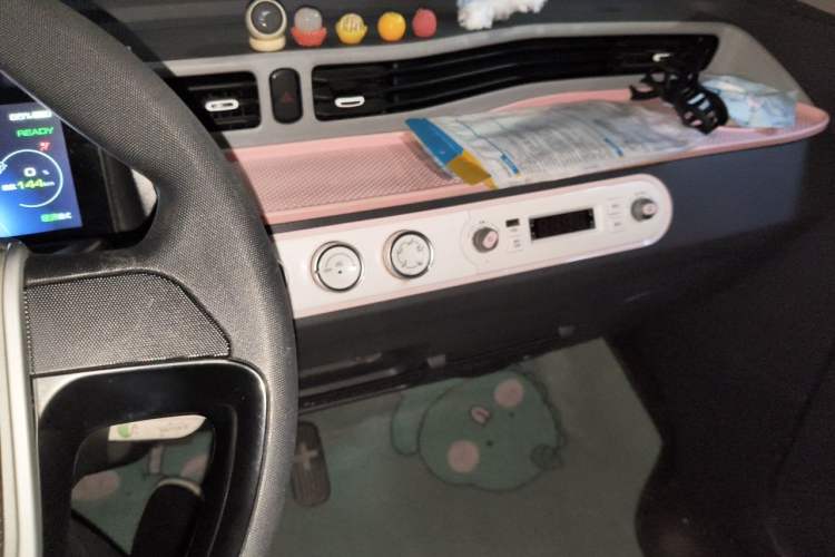 Used Wuling Hongguang MINIEV 2021 Macaron Premium Model – Lithium Iron Phosphate Audio And AC Panel
