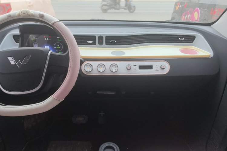 Used Wuling Hongguang MINIEV 2021 Macaron Sandwich Model 120 km Lithium Iron Phosphate Audio And AC Panel