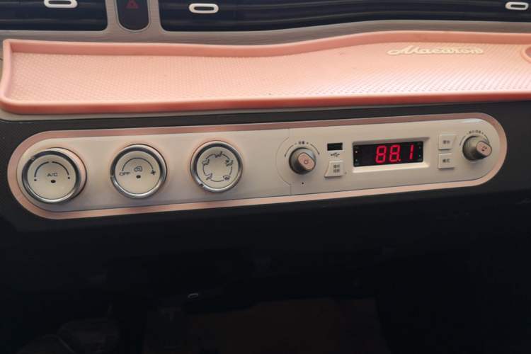 Used Wuling Hongguang MINIEV 2021 Macaron Premium Model – Lithium Iron Phosphate Audio And AC Panel