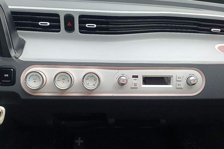 Used Wuling Hongguang MINIEV 2021 Macaron Premium Model – Lithium Iron Phosphate Audio And AC Panel