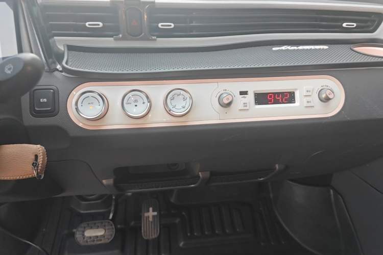 Used Wuling Hongguang MINIEV 2021 Macaron Premium Model – Lithium-NMC Audio And AC Panel