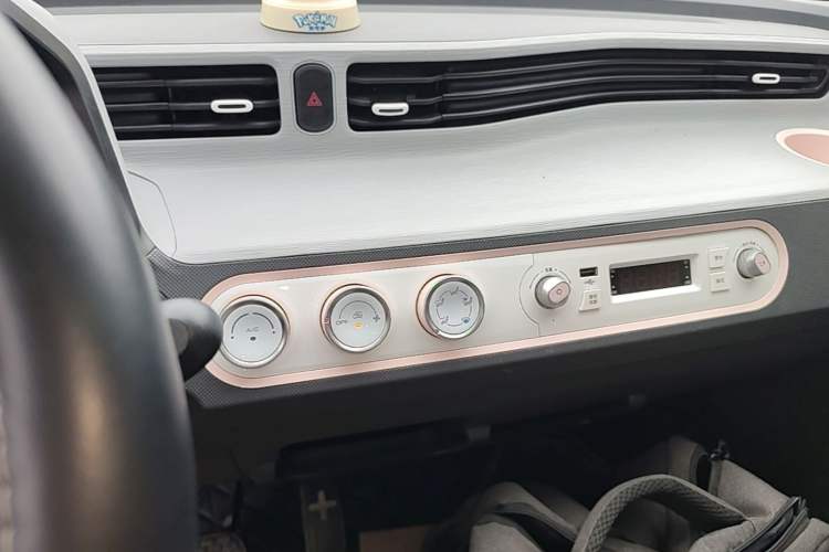 Used Wuling Hongguang MINIEV 2021 Macaron Fashion Model Lithium Iron Phosphate Audio And AC Panel