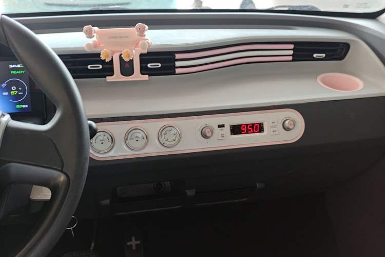 Used Wuling Hongguang MINIEV 2021 Macaron Premium Model – Lithium Iron Phosphate Audio And AC Panel