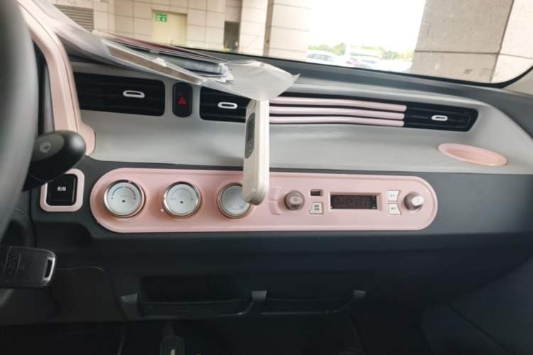 Used Wuling Hongguang MINIEV 2021 Macaron Premium Model – Lithium Iron Phosphate Audio And AC Panel