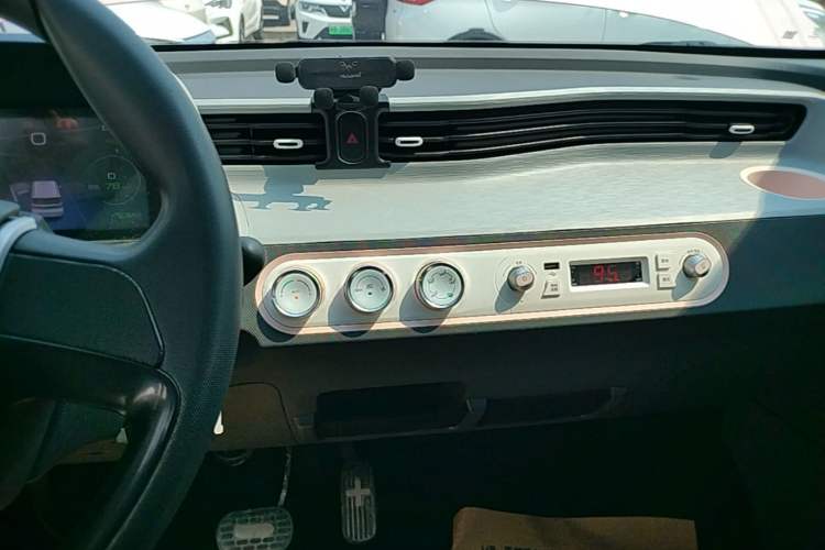 Used Wuling Hongguang MINIEV 2021 Macaron Fashion Model Lithium Iron Phosphate Audio And AC Panel