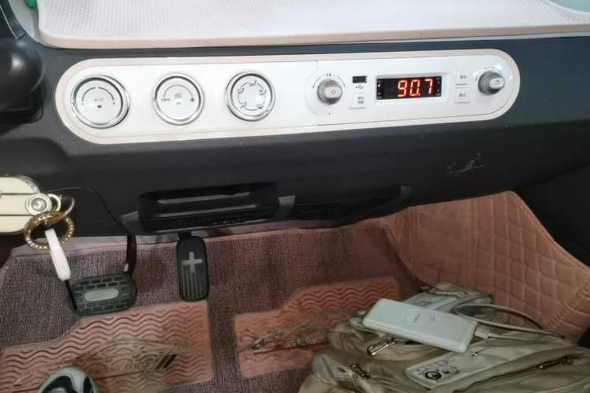 Used Wuling Hongguang MINIEV 2021 Macaron Sandwich Model 170 km Lithium Iron Phosphate Audio And AC Panel