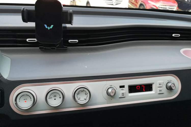Used Wuling Hongguang MINIEV 2021 Macaron Premium Model – Lithium-NMC Audio And AC Panel