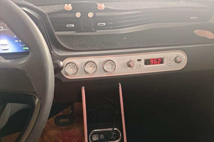 Used Wuling Hongguang MINIEV 2021 Macaron Fashion Model Lithium Iron Phosphate Audio And AC Panel
