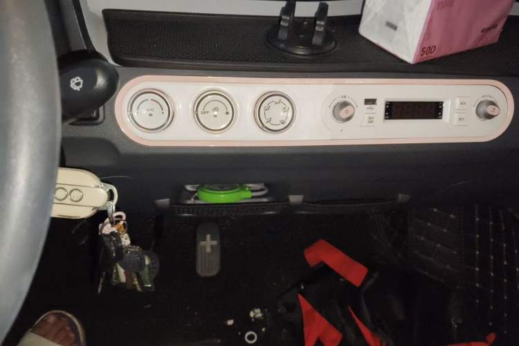 Used Wuling Hongguang MINIEV 2021 Macaron Premium Model – Lithium Iron Phosphate Audio And AC Panel