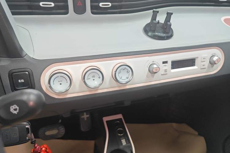 Used Wuling Hongguang MINIEV 2021 Macaron Premium Model – Lithium Iron Phosphate Audio And AC Panel