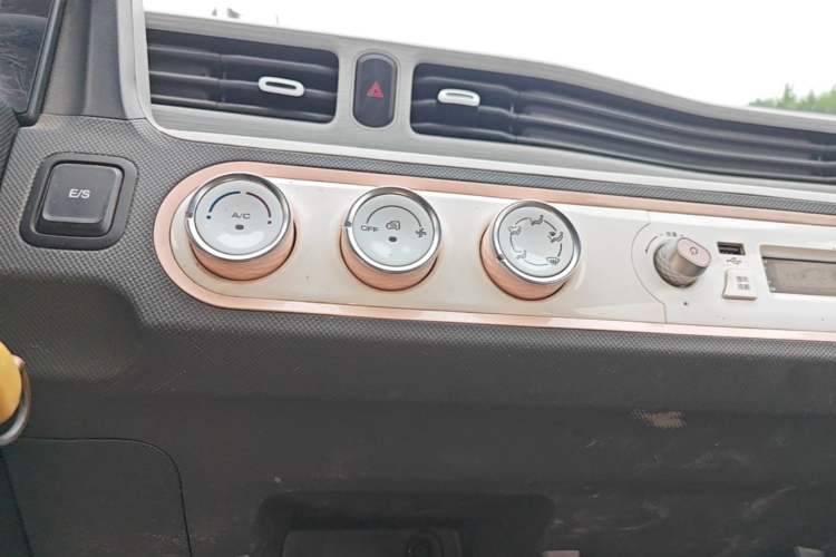 Used Wuling Hongguang MINIEV 2021 Macaron Fashion Edition Lithium-Ion Battery Audio And AC Panel