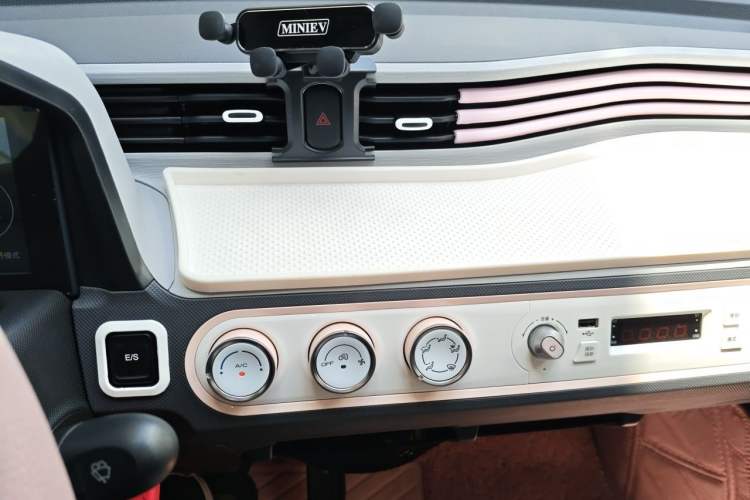 Used Wuling Hongguang MINIEV 2021 Macaron Premium Model – Lithium Iron Phosphate Audio And AC Panel