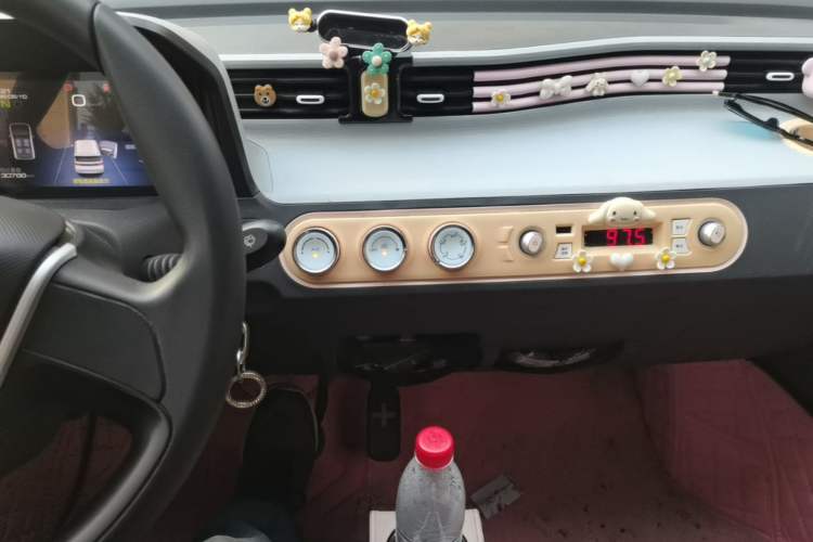 Used Wuling Hongguang MINIEV 2021 Macaron Premium Model – Lithium Iron Phosphate Audio And AC Panel