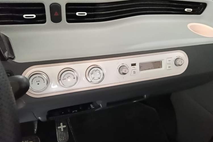 Used Wuling Hongguang MINIEV 2021 Macaron Premium Model – Lithium Iron Phosphate Audio And AC Panel