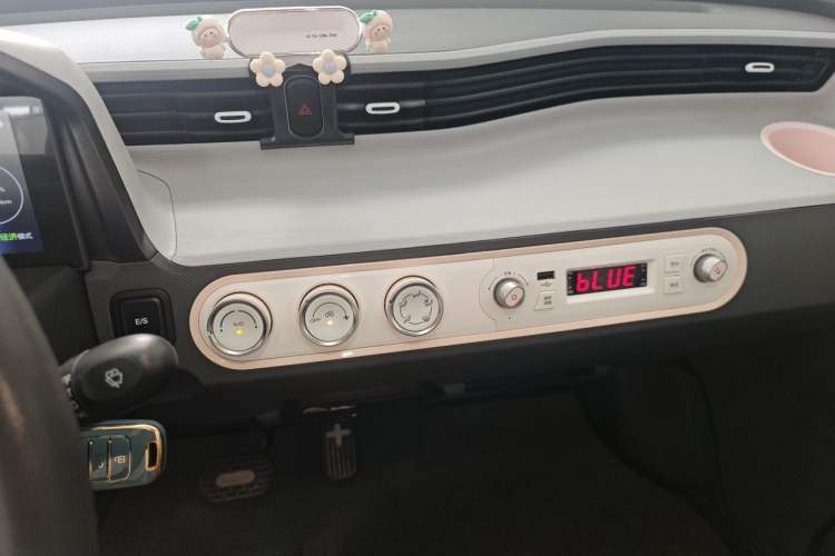 Used Wuling Hongguang MINIEV 2021 Macaron Fashion Model Lithium Iron Phosphate Audio And AC Panel