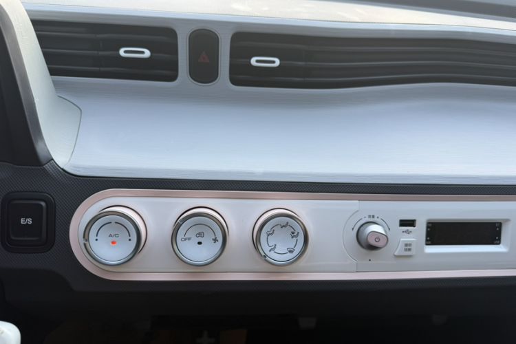 Used Wuling Hongguang MINIEV 2021 Macaron Fashion Model Lithium Iron Phosphate Audio And AC Panel