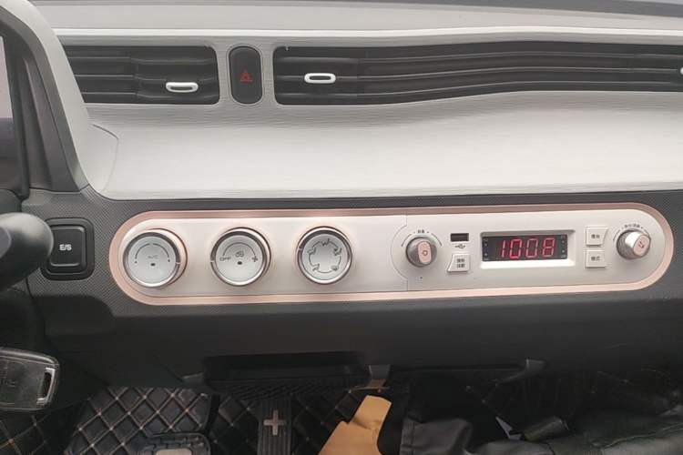 Used Wuling Hongguang MINIEV 2021 Macaron Fashion Model Lithium Iron Phosphate Audio And AC Panel