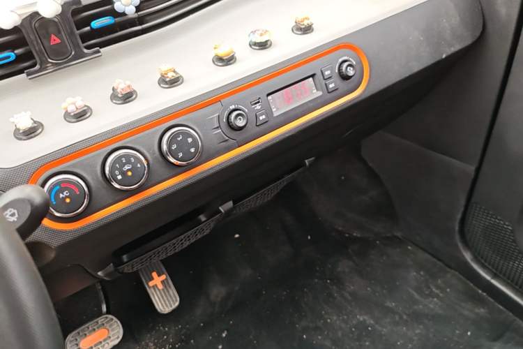 Used Wuling Hongguang MINIEV 2021 Macaron Fashion Edition Lithium-Ion Battery Audio And AC Panel
