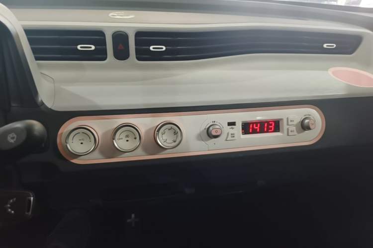 Used Wuling Hongguang MINIEV 2021 Macaron Fashion Model Lithium Iron Phosphate Audio And AC Panel