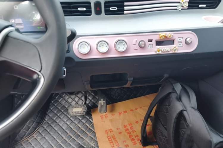 Used Wuling Hongguang MINIEV 2021 Macaron Premium Model – Lithium Iron Phosphate Audio And AC Panel