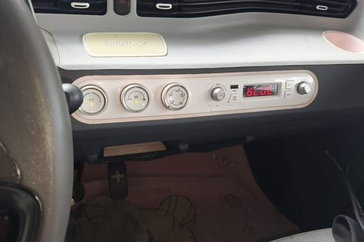 Used Wuling Hongguang MINIEV 2021 Macaron Premium Model – Lithium Iron Phosphate Audio And AC Panel