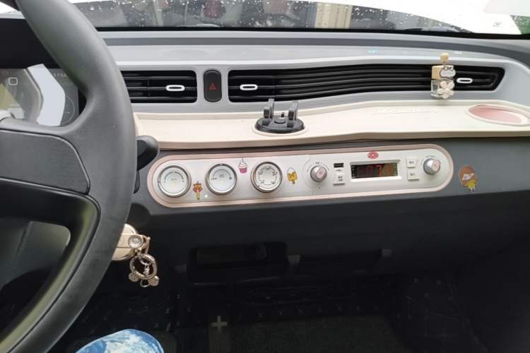 Used Wuling Hongguang MINIEV 2021 Macaron Fashion Edition Lithium-Ion Battery Audio And AC Panel