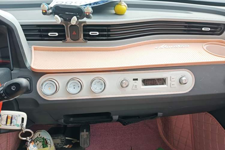 Used Wuling Hongguang MINIEV 2021 Macaron Premium Model – Lithium Iron Phosphate Audio And AC Panel
