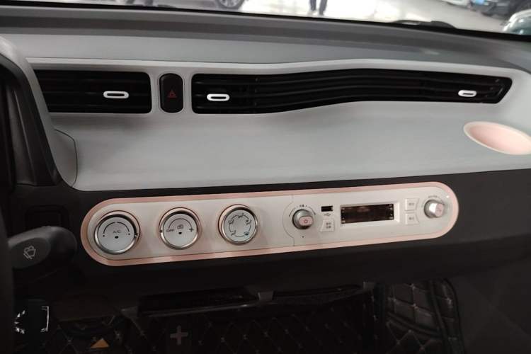 Used Wuling Hongguang MINIEV 2021 Macaron Fashion Model Lithium Iron Phosphate Audio And AC Panel