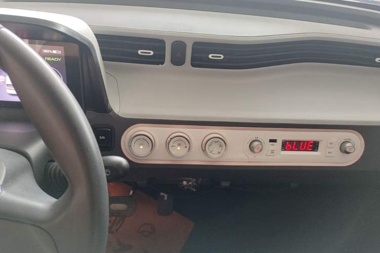 Used Wuling Hongguang MINIEV 2021 Macaron Premium Model – Lithium Iron Phosphate Audio And AC Panel