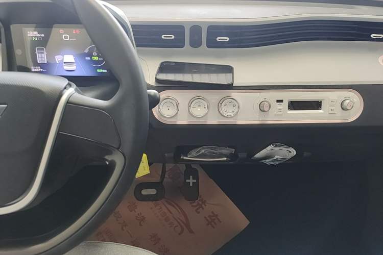 Used Wuling Hongguang MINIEV 2021 Macaron Fashion Edition Lithium-Ion Battery Audio And AC Panel